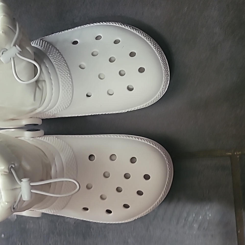 Crocs Classic Lined Neo Puff Boot White Size 7 Women & 5 Men's - Picture 7 of 8